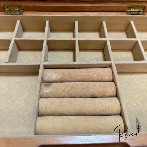 Vintage Centurion jewelry box - Picture 8 of 9